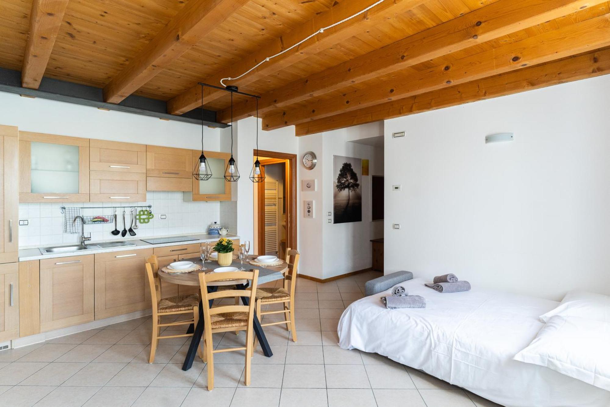 Garda Lake & Relax - Cottage On The Hill คาปริโน เวโรเนเซ ภายนอก รูปภาพ